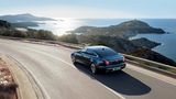 Der Jaguar XJ50 bewegt sich geschmeidig