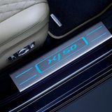 Die Einstiegsleisten sind beleuchtet