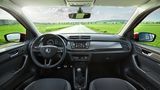 Das Cockpit mit neuen Applikationen in Aluminium-Optik