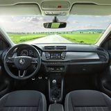 Das Cockpit mit neuen Applikationen in Aluminium-Optik