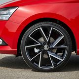 Die Fließheck-Variante kann man mit 18 Zoll Felgen ordern