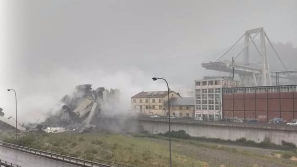 Italien: Autobahnbrücke in Genua: Augenzeuge filmt Moment des Einsturzes