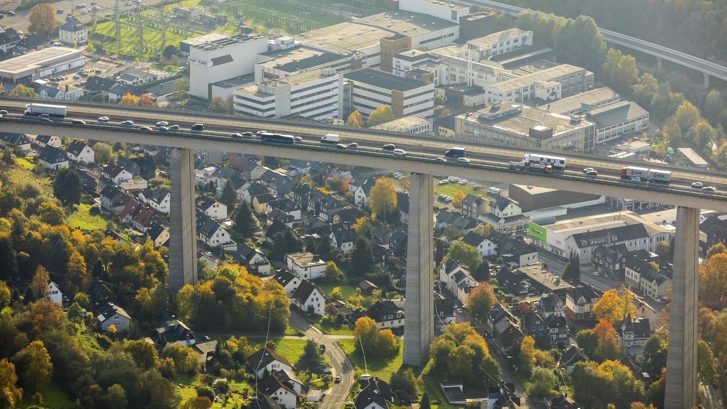 Die Autobahnbrücke bei Siegen in Nordrhein-Westfalen