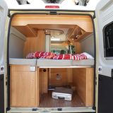 Der Ausbau von Pössl verfügt über ein festes Heckbett, das aber weggeklappt werden kann.