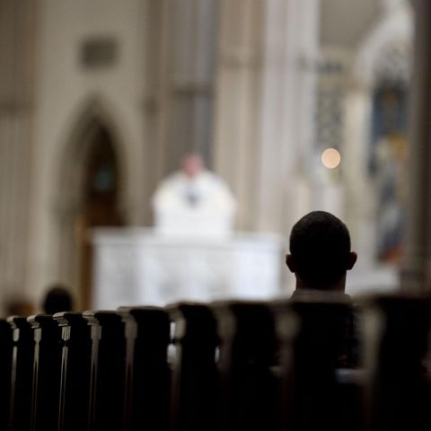 Messebesucher in der St. Pauls Kathedrale in Pittsburgh - Tausende Kinder wurden von Priestern missbraucht