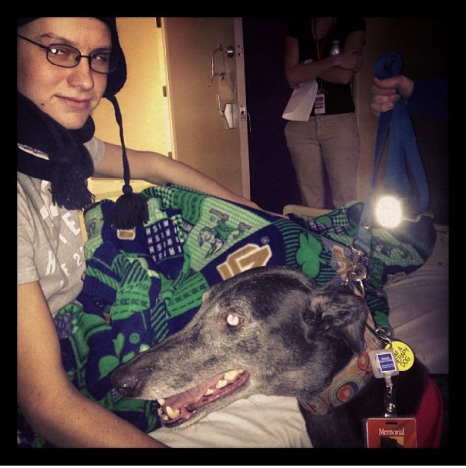 Brock liegt während der Krebstherapie in einem Krankenhausbett