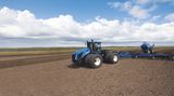 Nur zehn PS weniger hat der zweitplatzierte New Holland T9.700. Er liefert satte 682 PS. New Holland verzichtet auf den Kettenantrieb und hat dem blauen Monster acht Reifen verpasst.