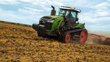 Der Fendt 1100 MT hat eine maximale Leistung von 646 PS. Mit seinen 19 Tonnen Eigengewicht ist er das Leichtgewicht unter den zehn stärksten Traktoren der Welt.
