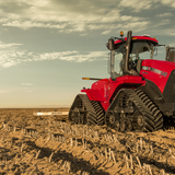 Platz zehn belegt der Case IH Steiger/Quadtrac 540 CVX mit 613 PS Leistung. Seine 24 Tonnen Gewicht bewegt er mit Hilfe eines Raupenantriebs über den Acker.