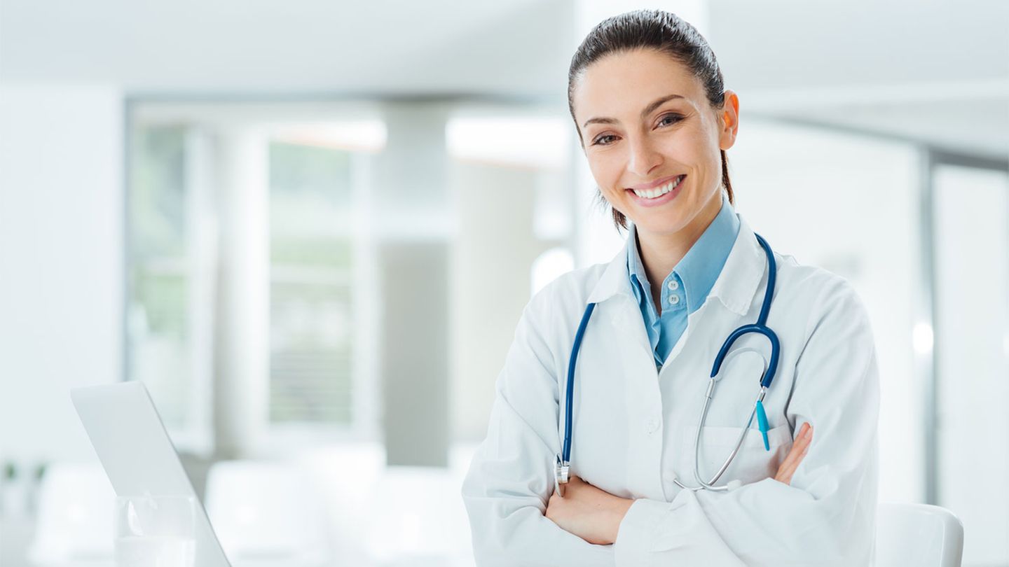 Platz 1: Medizin und Zahnmedizin  Die höchsten Einstiegsgehälter bringt das Medizin- und Zahnmedizin-Studium. Ärzte und Zahnärzte erhalten zum Berufsstart im Schnitt 52.668 Euro.