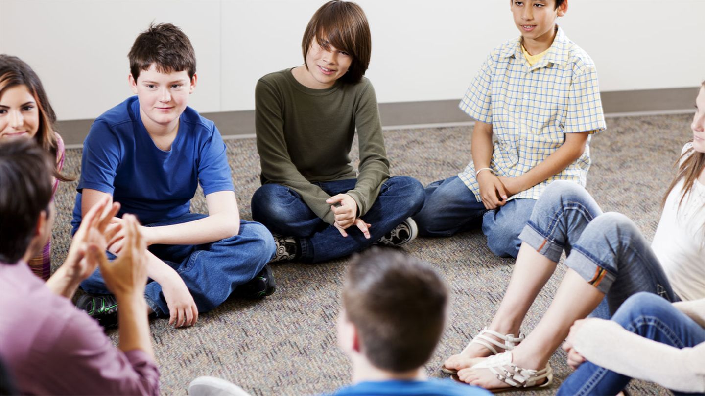 Platz 15: Erziehungswissenschaften  Erziehungswissenschaftler arbeiten in sonderpädagogischen Einrichtungen, mit Kindern, Jugendlichen oder Senioren und in der Erwachsenenbildung. Sie verdienen zum Einstieg im Schnitt 35.917 Euro. Lehrer sind noch einmal extra gefasst.