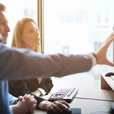 Platz 7: Wirtschaftsinformatik  Das Wirtschaftsinformatik-Studium vereint Inhalte der Betriebswirtschaft und der Informatik. Absolventen können mit einem Einstiegsgehalt von 45.566 Euro rechnen