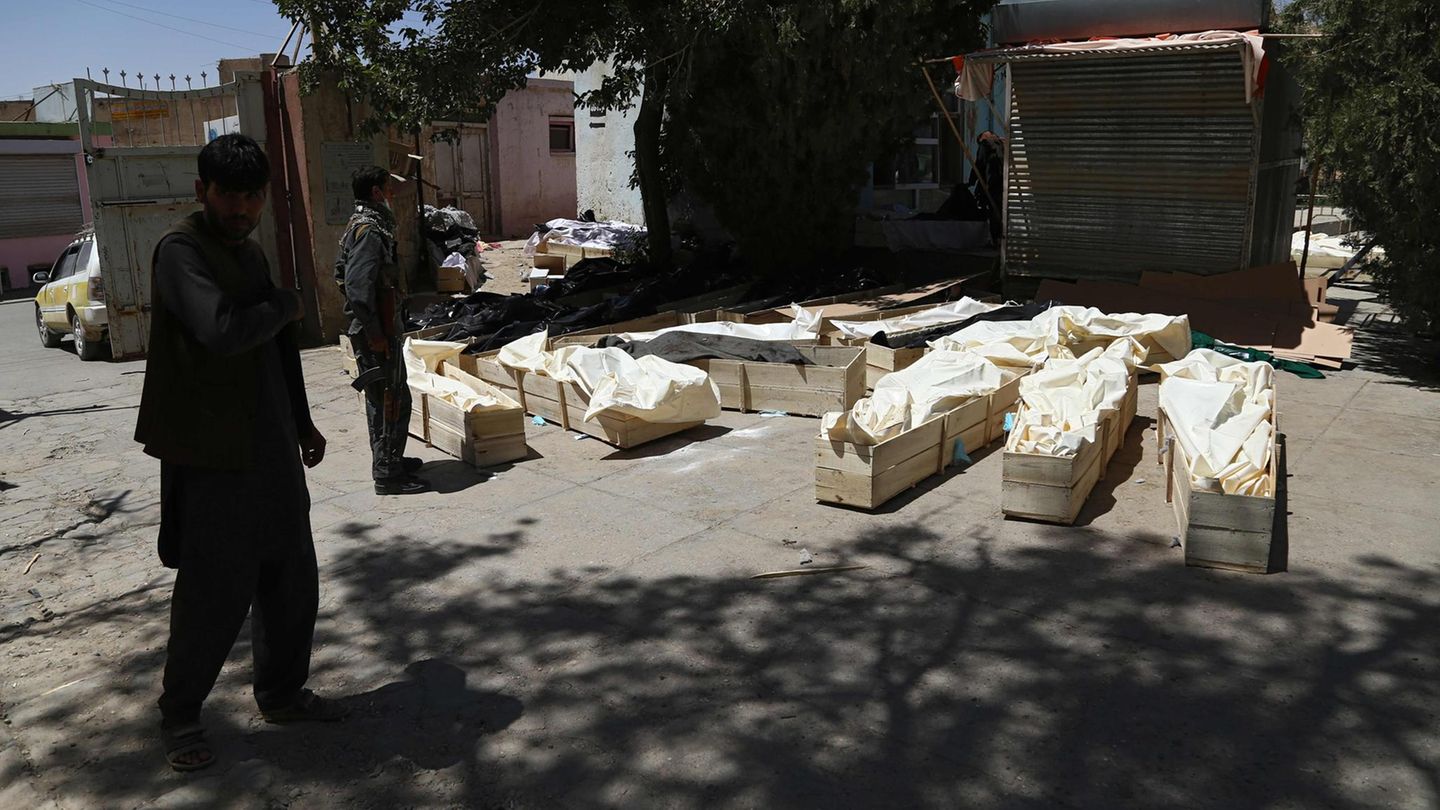 Afghanistan: Opfer eines Überfalls der Taliban auf Kontrollposten und eine Militärbasis