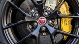 Die Carbon-Keramikbremse ist gut dosierbar