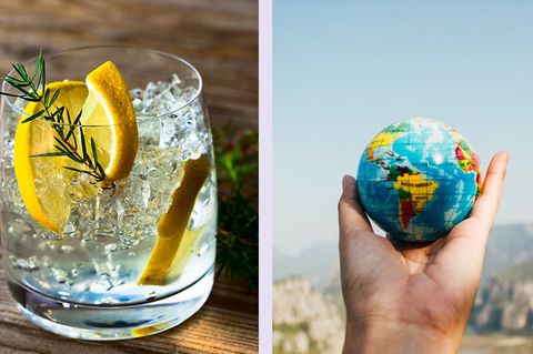 Gin im Glas und eine Weltkugel
