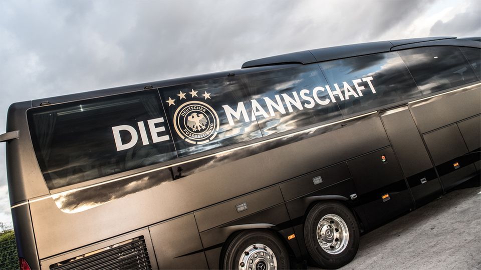 DFB-Präsident Reinhard Grindel stellt den Slogan "Die Mannschaft" auf den Prüfstand
