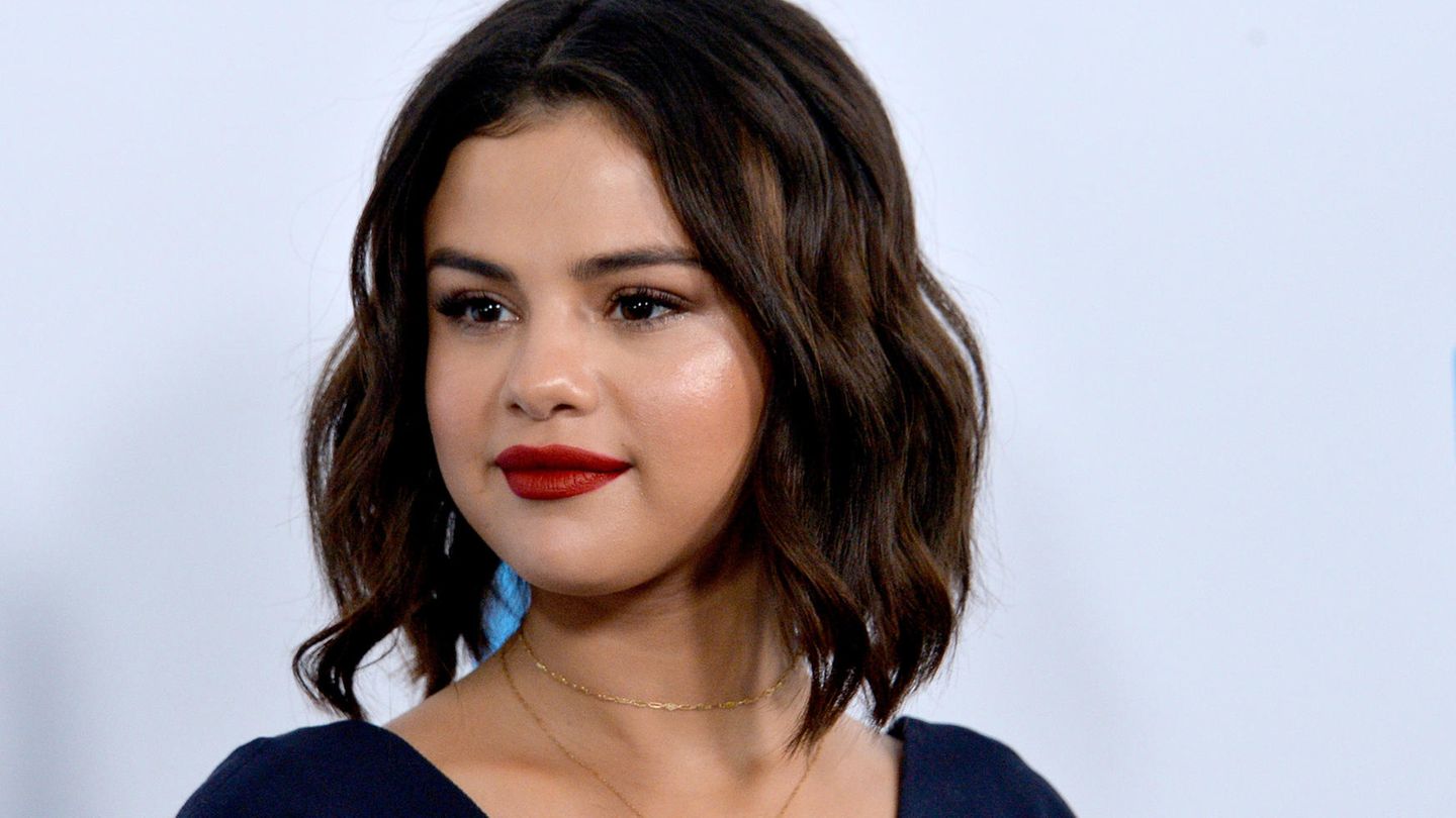 Selena Gomez Tragt Ihre Freundschaft Jetzt Unter Der Haut Stern De