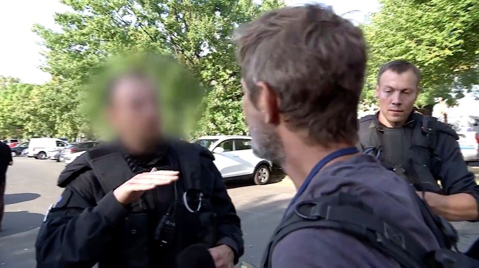 Demo bei Merkel-Besuch: ZDF-Team: Polizeieinsatz behindert Journalisten Demo bei Merkel-Besuch: ZDF-Team: Polizeieinsatz behindert Journalisten
