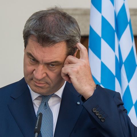 Markus Söder kratzt sich am Kopf - die SPD hat die URL seiner Kampagne gekapert