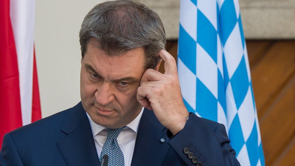 Markus Söder - URL von seinem Slogan Söder macht's von der SPD gekapert Markus Söder kratzt sich am Kopf - die SPD hat die URL seiner Kampagne gekapert