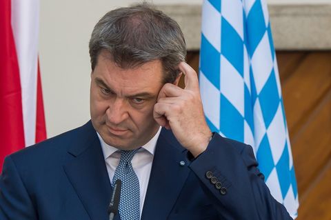 Markus Söder kratzt sich am Kopf - die SPD hat die URL seiner Kampagne gekapert