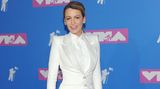 Schauspielerin Blake Lively trug mehr Stoff am Leib als zehn andere Promis zusammen. Wobei sie in ihrem hochgeschlossenen weißen Outfit ein wenig an Fräulein Rottenmeier aus "Heidi" erinnerte.