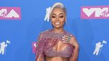Früher trugen die Ritter Kettenhemden zum Schutz, Blac Chyna, Ex-Freundin von Rob Kardashian, schmückt damit ihre nackte Haut.