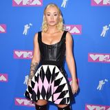 Atmen nur eingeschränkt möglich: Rapperin Iggy Azalea wirkte in ihrem Leder-Outfit ganz schön eingeschnürt