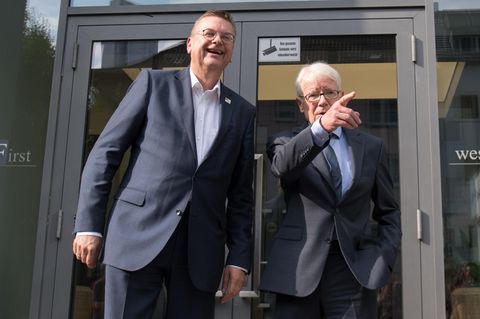 DFB-Präsident Reinhard Grindel (l.) und DFL-Präsident Reinhard Rauball 