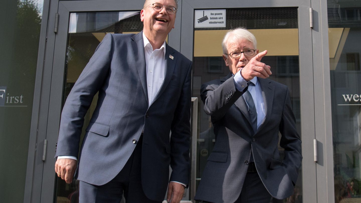 DFB-Präsident Reinhard Grindel (l.) und DFL-Präsident Reinhard Rauball 