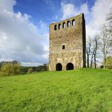 Die Romanische Kirchenruine Wüstung Nordhusen liegt an der Straße der Romanik in der Nähe von Haldensleben in Sachsen-Anhalt