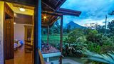 Casa Luna Hotel & Spa  Schlafen mitten im Grünen und im Antlitz des Bilderbuchvulkans Arenal. Das Casa Luna mit ihrem Pool steht bei Fortuna de San Carlos im Anblick des majestätischen Vulkans im Norden des Landes. Die Ökolodge im Kolonialstil ist idealer Ausgangspunkt für Ausflüge zu den dortigen Wasserfällen, Vulkanen und Höhlen.  Infos: www.casalunahotel.com