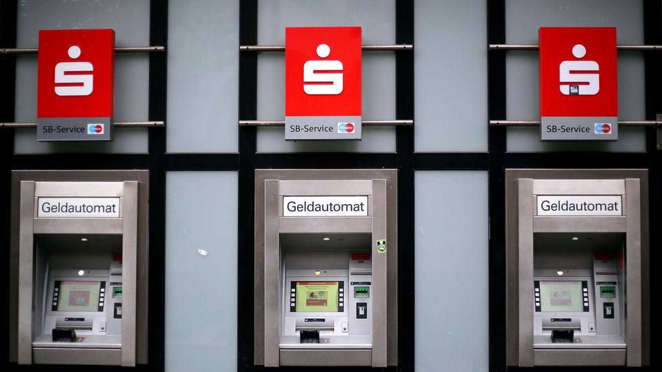 Sparkassen Und Volksbank Warum Sich Die Konkurrenten Filialen Teilen Stern De