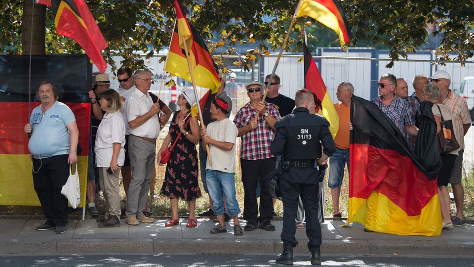 Pegida - Demo - ZDF - Polizei - Reaktionen Pegida - Demo - ZDF - Polizei - Reaktionen