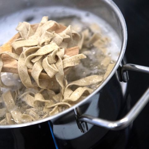 Das Unternehmen Plumento Food entwickelt und vertreibt Lebensmittelprodukte, die unter anderem Insektenmehl als Bestandteil haben.