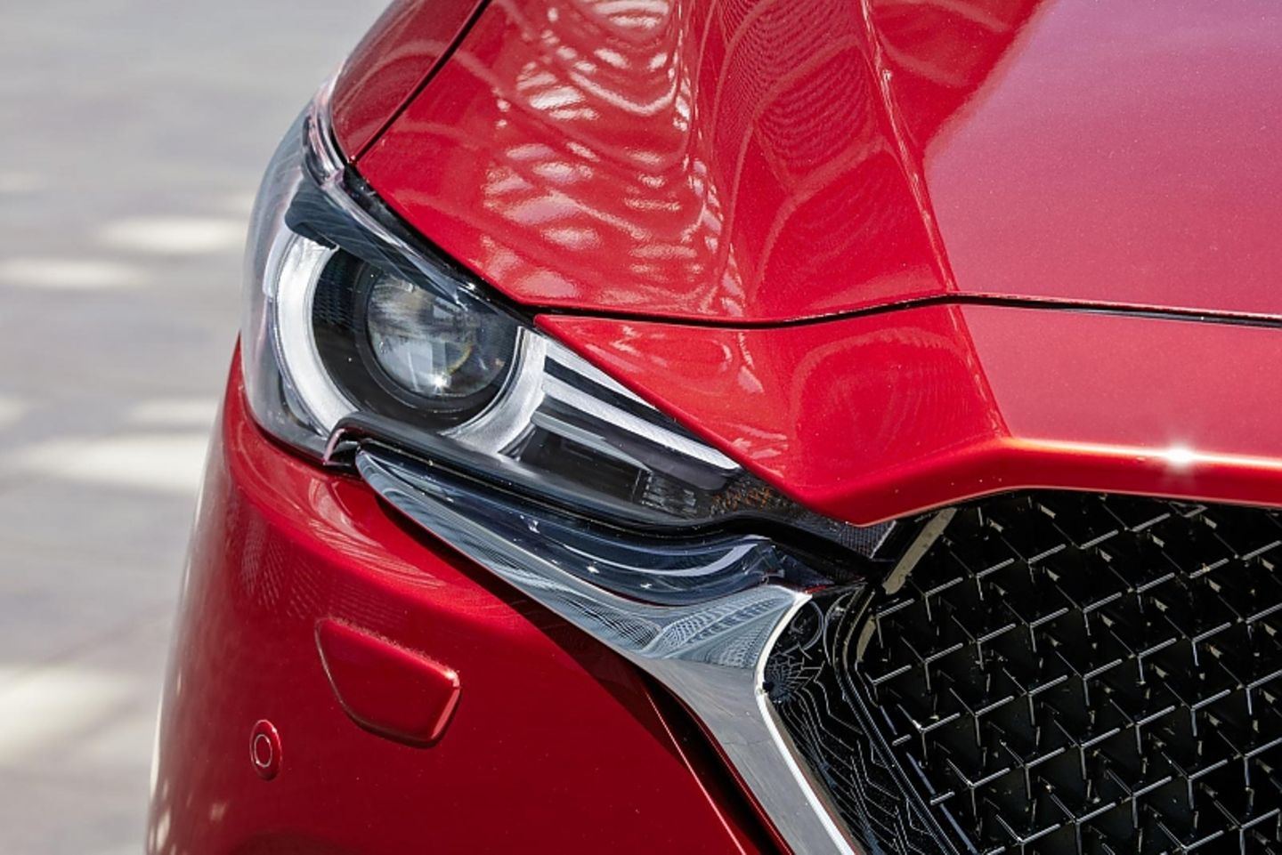 LED-Scheinwerfer sorgen am Mazda CX-5 nachts für helles Licht
