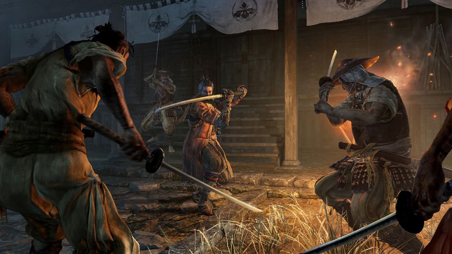 Sekiro: Shadows Die Twice  Darum geht's:   Als einarmiger Ninja schleicht und schnetzelt man sich durch das alte Japan und bezwingt auf dem Weg Kämpfer und Dämonen. Dabei hilft neben der altbewährten Katana eine Armprothese, die auch als Greifhaken und Flammenwerfer taugt und so für spielerische Abwechslung sorgt.  Darum freuen wir uns drauf:   Das Spiel stammt von niemandem geringeren als "Dark Souls"-Macher Hidetaka Miyazaki und strotzt entsprechend vor dichter Atmosphäre und bockschweren Kämpfen. Nachdem Miyazaki uns unzählige Tode im Mittelalter ("Dark Souls") und im viktorianischen Horror ("Bloodborne") sterben ließ, lässt er nun endlich in seiner Heimat Japan Dutzende Male über die Klinge springen. Wir können es kaum erwarten.  Dann kommt's:   Gestorben wird ab dem 22. März 2019 auf PS4, Xbox One und PC.