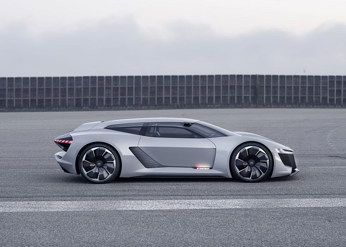 Der Audi PB18 e-tron ist 4,53 Meter lang