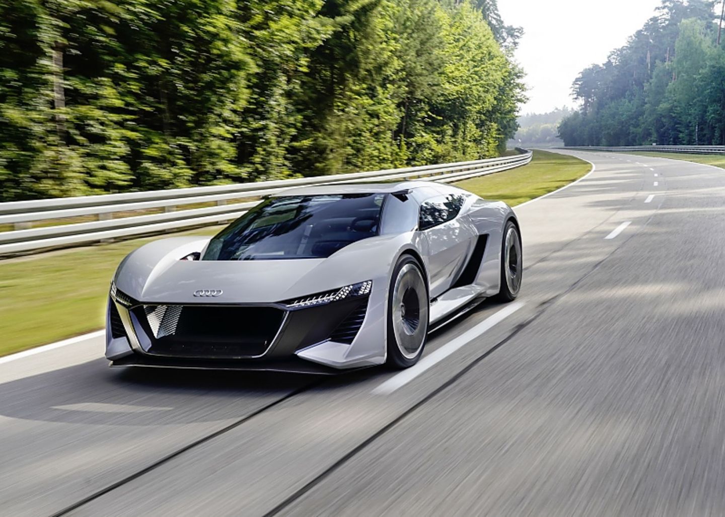 Der Audi PB18 e-tron hat Feststoffbatterien verbaut, die eine Reichweite von rund 500 Kilometern garantieren