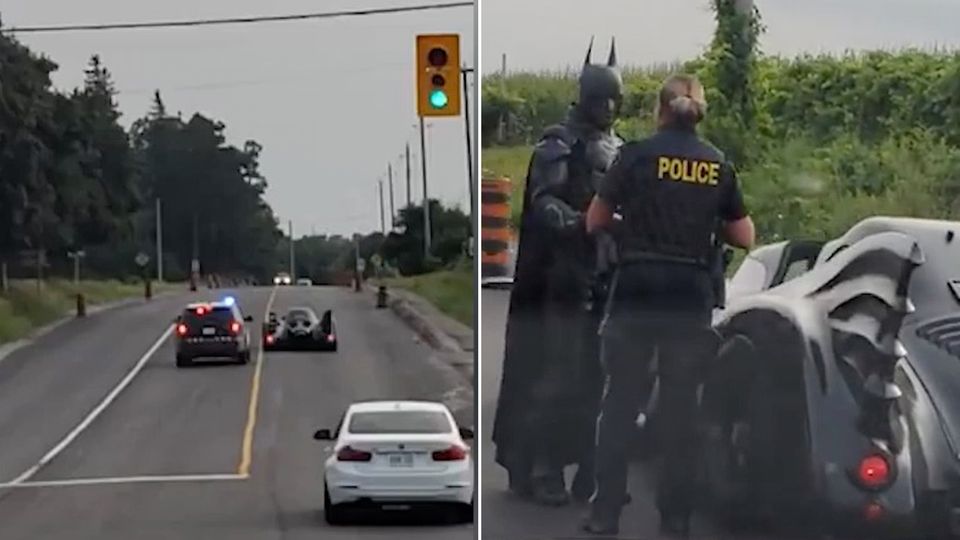 Batman wird bei einer Polizeikontrolle angehalten Batman wird bei einer Polizeikontrolle angehalten
