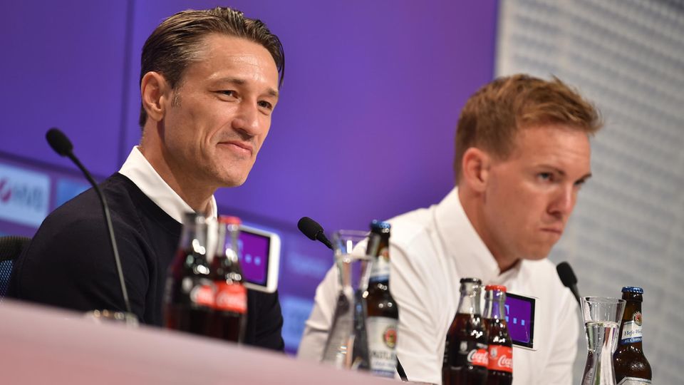 Nico Kovac und Julian Nagelsmann  auf der Pressekonferenz nach dem Spiel