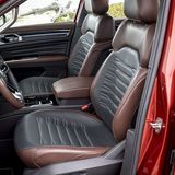 Die Doppelkabine bietet vorne und hinten genug Platz