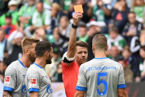 Schiedsrichter Patrick Ittrich hatte am meisten von allen Beteiligten an der Vorgehensweise beim Videobeweis zu leiden