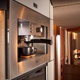 Stilechte Kaffeemaschine.