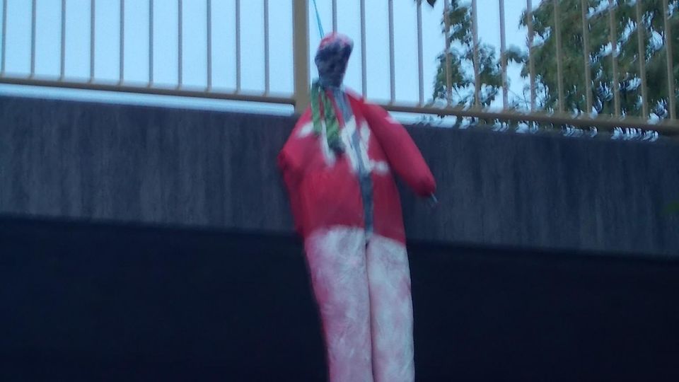 Nachrichten Deutschland Landau A65 Nachrichten aus Deutschland: Fußball-Puppe bei Landau an Brücke der A65