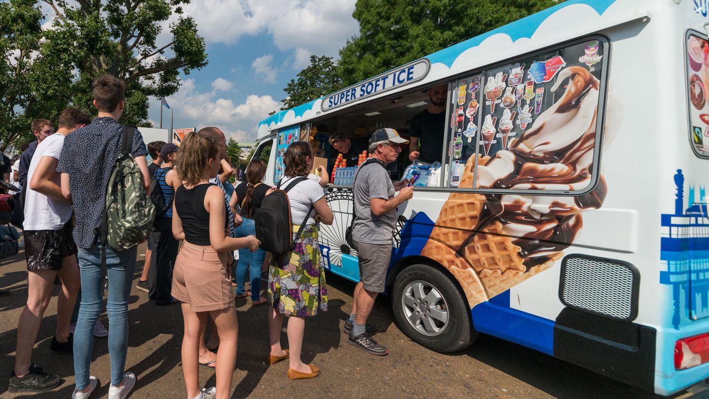 Ein Eiswagen steht in England