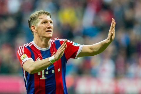 Bastian Schweinsteiger freut sich im April 2015 über ein Tor gegen Hertha BSC. Drei Jahre nach seinem Abschied aus München findet nun sein Abschiedsspiel statt 