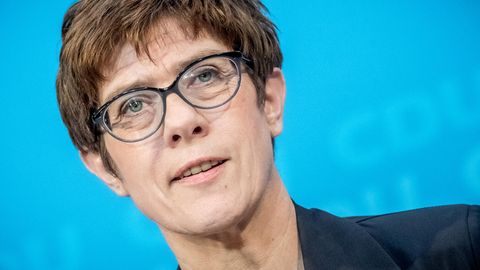  "Wir müssen die Normalbürger in der Mitte entlasten": Annegret Kramp-Karrenbauer, Generalsekretärin der CDU