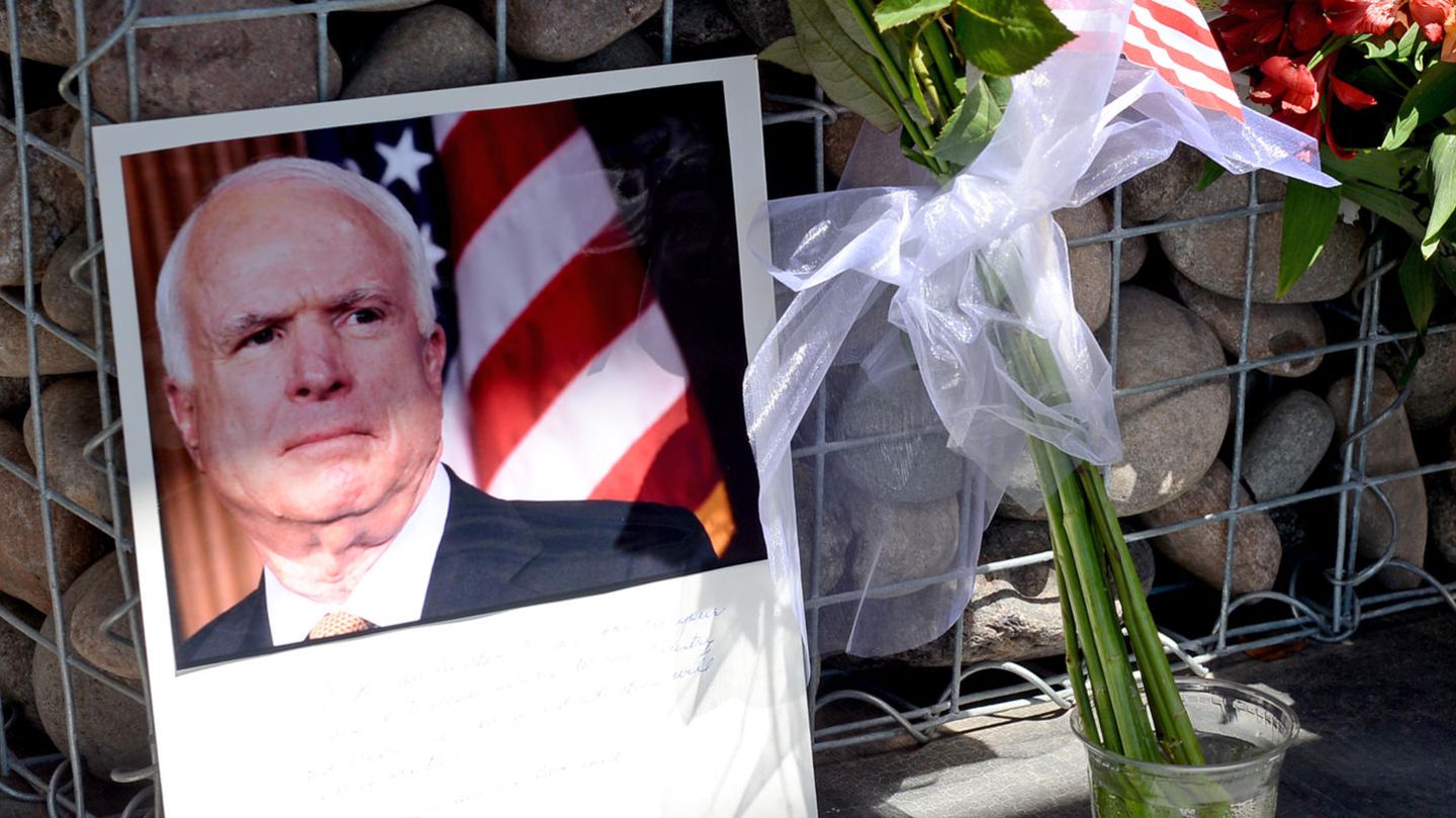 John McCain gehörte zu den prominentesten Mitgliedern des US-Senats. Ab 1983 saß er zunächst im Repräsentantenhaus, seit 1978 war er Senator. Am 25. August 2018 ist er verstorben.
