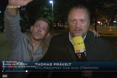Hitlergruß im Live-TV? Männer sprengen RTL-Berichterstattung